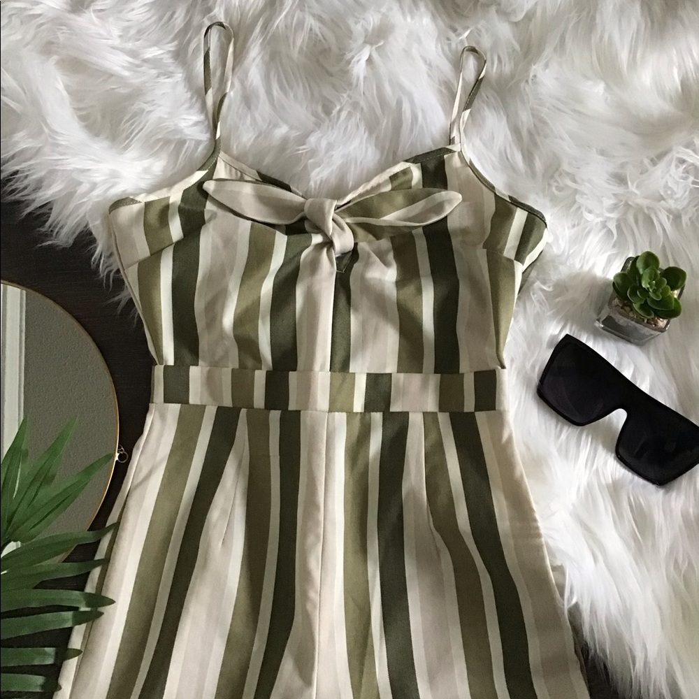 ✨NWT✨ Romeo & Juliet Couture Jumpsuit ✨ - Picture 2 of 5